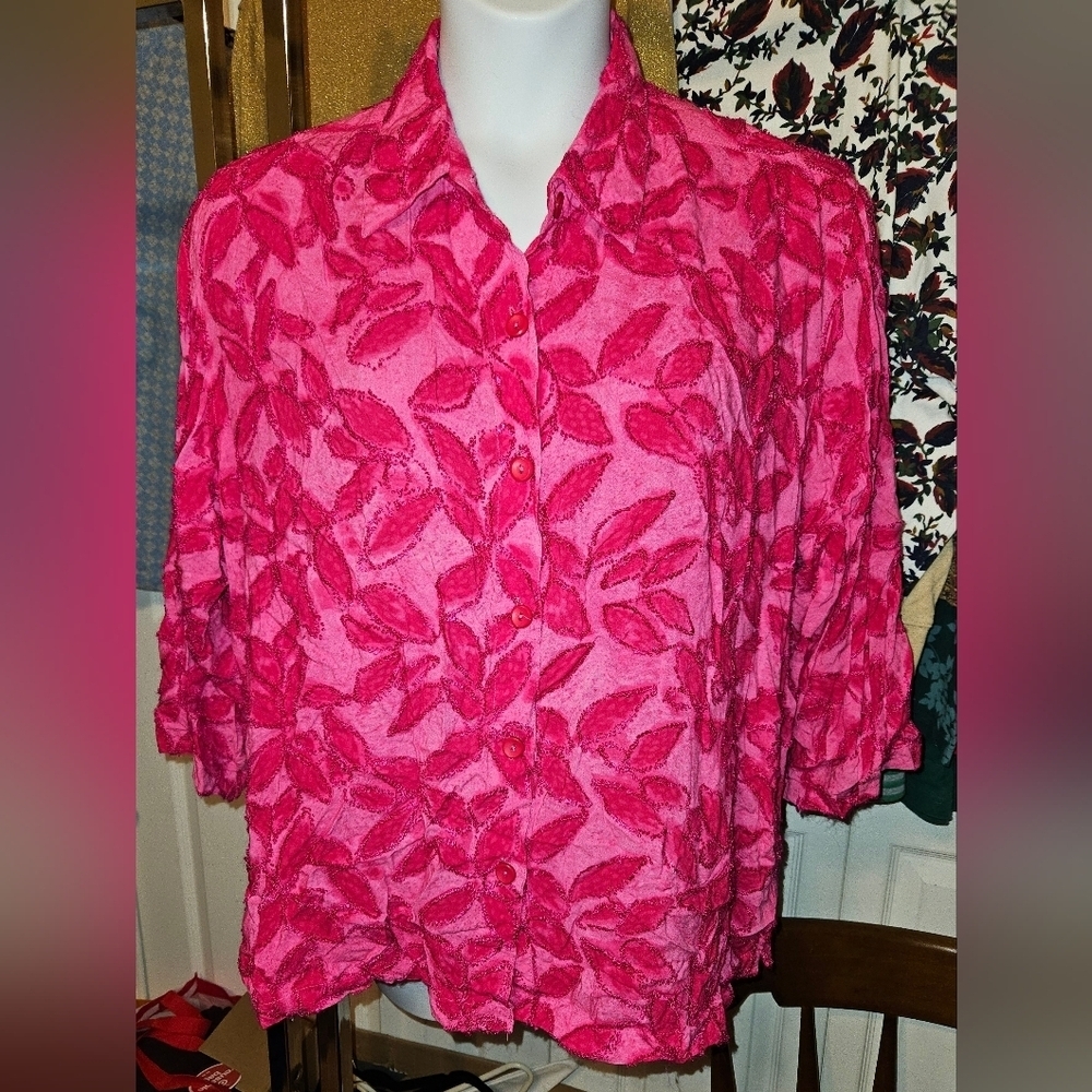 #215 New Direction Woman- Hot Pink Eyelash leaves Top- Size: 2X